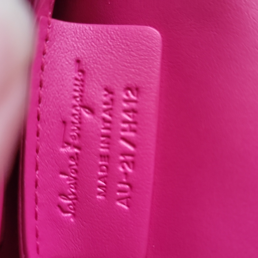 Salvatore Ferragamo Pink Crossbody Bag with Chain Strap - Picture 12 of 15